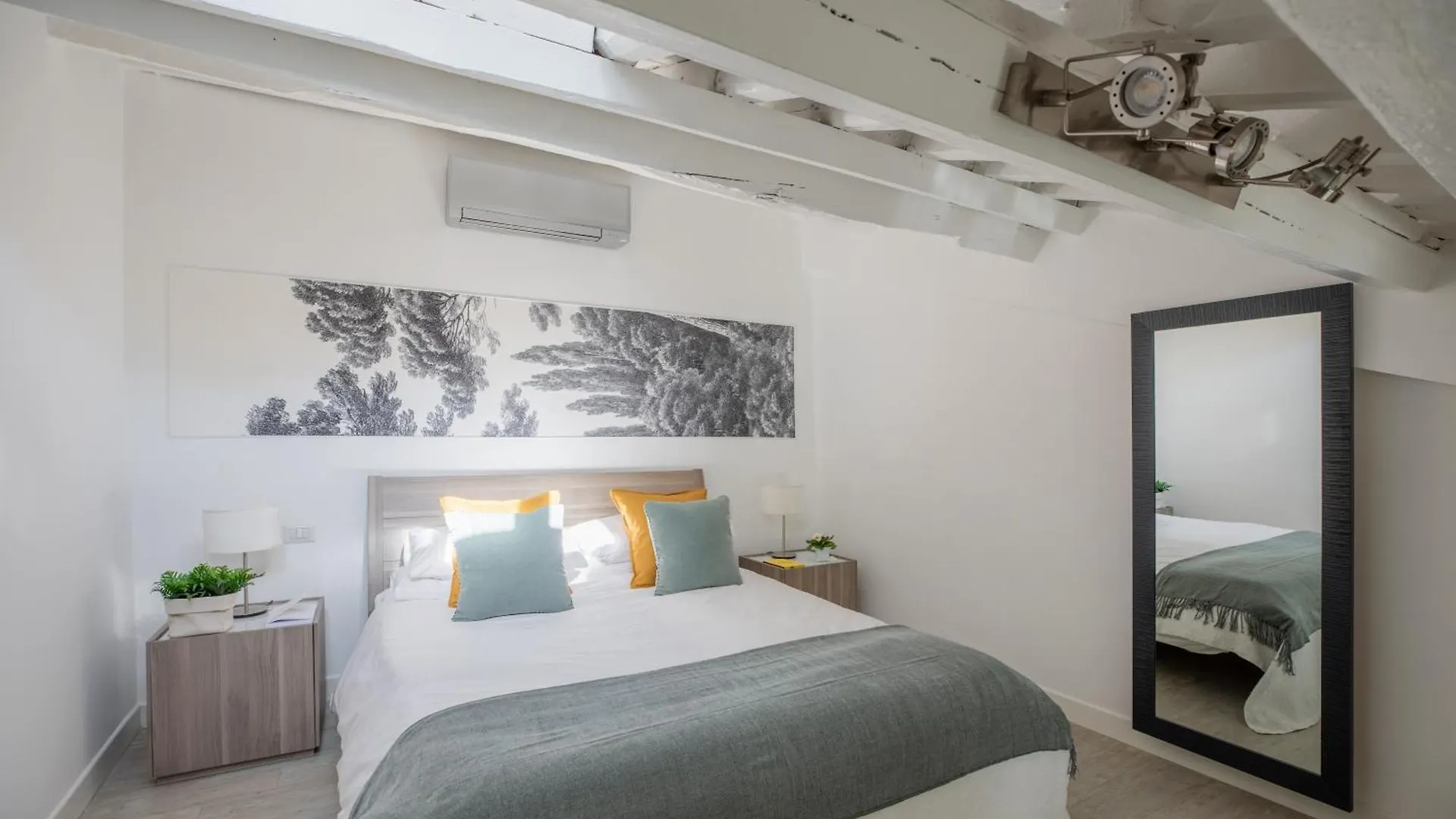 Iflat Historic Flat In Campo De Fiori Apartment Rome Italy